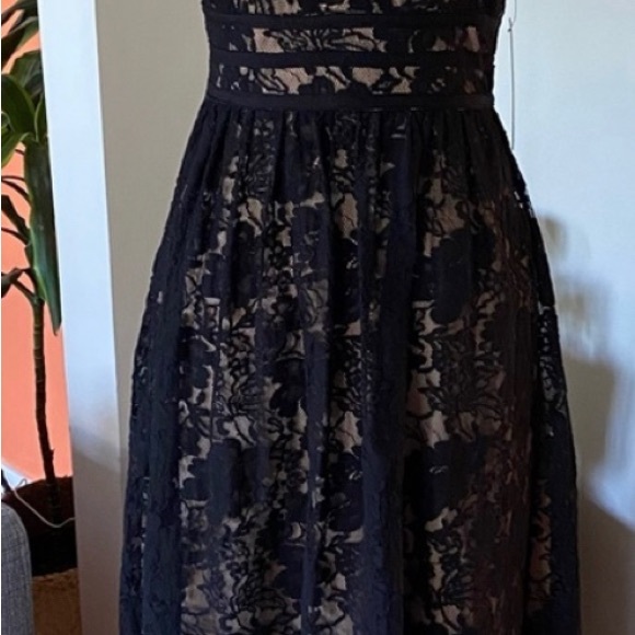 Lulu's Treasure Me Black Lace Midi Dress Size Small - Picture 2 of 4